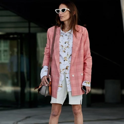 Πώς θα συνδυάσεις το μοναδικό item που χρειάζεσαι για τη μεταβατική σεζόν