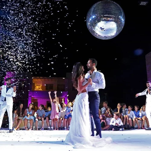 Χριστίνα Μπόμπα & Σάκης Τανιμανίδης: Οι πιο εντυπωσιακές φωτογραφίες από τον γάμο τους