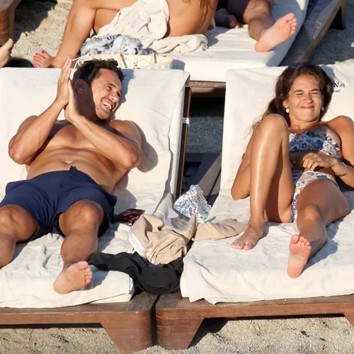 James Franco | Τα καυτά φιλιά με την σύντροφό του στη Μύκονο