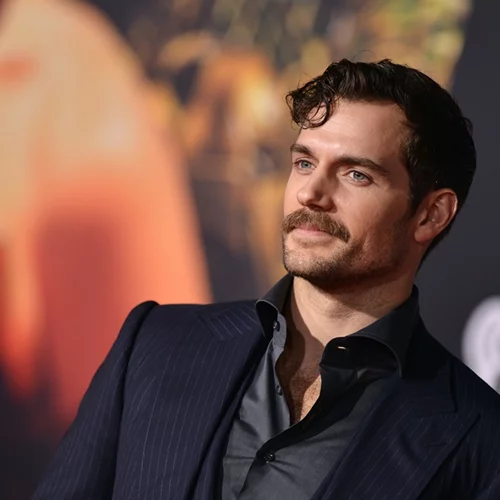 Henry Cavill | Ποιος είναι ο ηθοποιός που έχει ξετρελάνει τις γυναίκες;