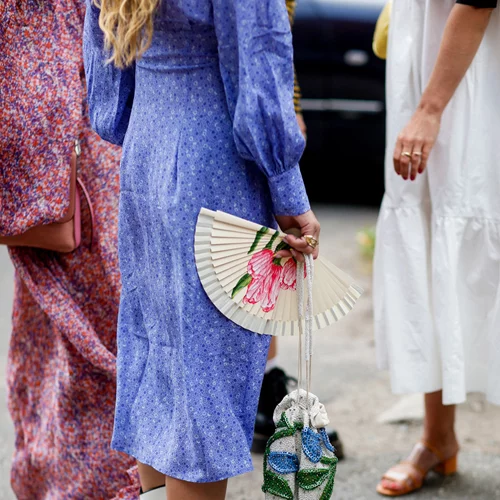 Όσο και αν μισείς αυτό το shoe trend, ίσως τελικά να το φορέσεις