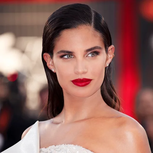 Αν ψάχνεις το ιδανικό κραγιόν για τη νέα σεζόν, εγώ σου προτείνω 2 και δεν χρειάζεσαι τίποτε άλλο!