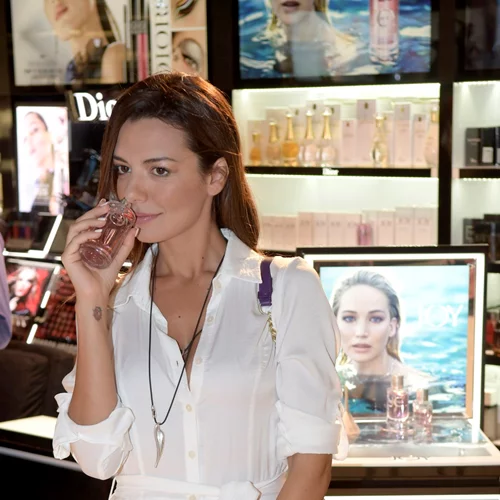 Joy by Dior: Έγινε η επίσημη παρουσίαση του πιο hot αρώματος της σεζόν