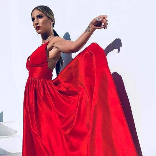 #SakisChristina | Το εντυπωσιακό κόκκινο φόρεμα της Αθηνάς Οικονομάκου κάπου το είχαμε ξαναδεί