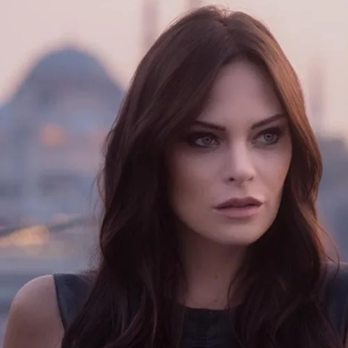 Η Υβόννη Μπόσνιακ είναι μια υπέροχη νύφη