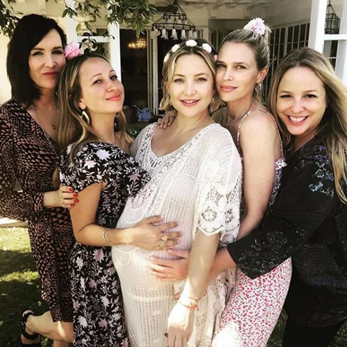 Kate Hudson | Το εντυπωσιακό ροζ babyshower λίγο πριν γεννήσει