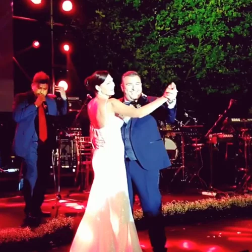 Υβόννη Μπόσνιακ - Αντώνης Ρέμος | Ο χορός του ζευγαριού ήταν πιο ρομαντικός από όσο φαντάζεσαι