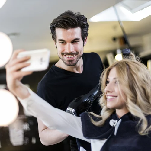 Εσύ γνωρίζεις ποια βαφή χρησιμοποιεί ο κομμωτής σου;