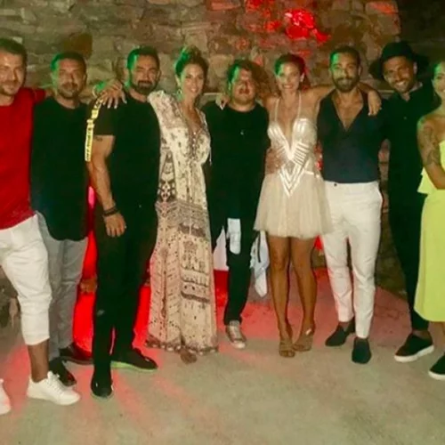 Η dream team του «χρυσού» reality ξανά μαζί! Ντάνος, Bo, Βαλαβάνη & Βασάλος στον γάμο του Τανιμανίδη