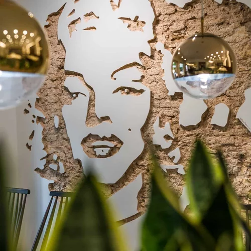 Το nice n easy στο Κολωνάκι ανακαινίστηκε και ανοίγει τις πράσινες πόρτες του για να γιορτάσει τα 10 του χρόνια!