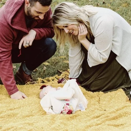 Τα παιδιά έχουν ανάγκη τη σωματική επαφή που επιβεβαιώνει το «σ’ αγαπώ»