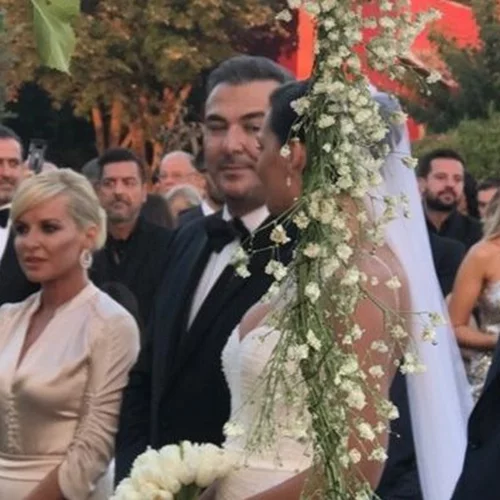 Αντώνης Ρέμος - Υβόννη Μπόσνιακ | Οι φωτογραφίες από τον γάμο τους που βλέπουμε για πρώτη φορά