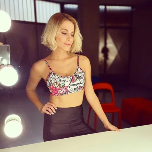 Νάντια Μπουλέ | Κάνει γιόγκα με το μαγιό της και κλέβει τις εντυπώσεις