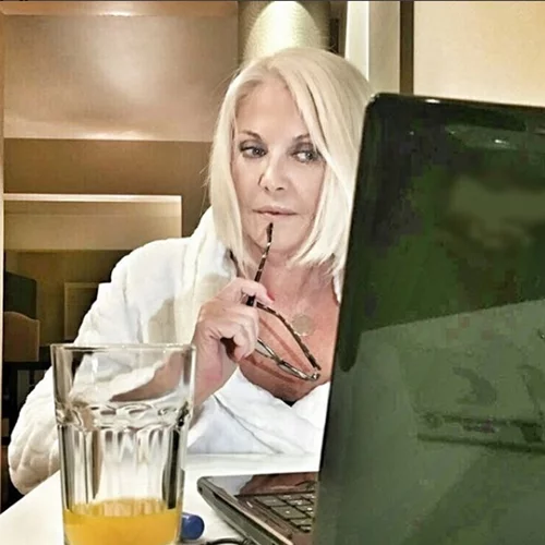 Ρούλα Κορομηλά | Ποζάρει με μαγιό και ρίχνει το Instagram