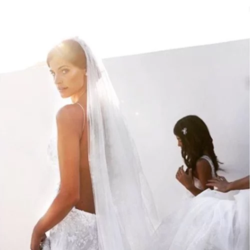 Χριστίνα Μπόμπα | Απαντάει στα σχόλια για την αποκαλυπτική πλάτη του νυφικού της