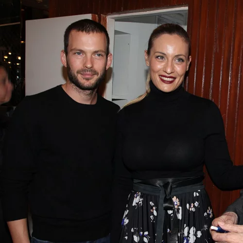 Ελεονώρα Μελέτη | Βραδινή έξοδος με τον σύζυγό της στο θέατρο