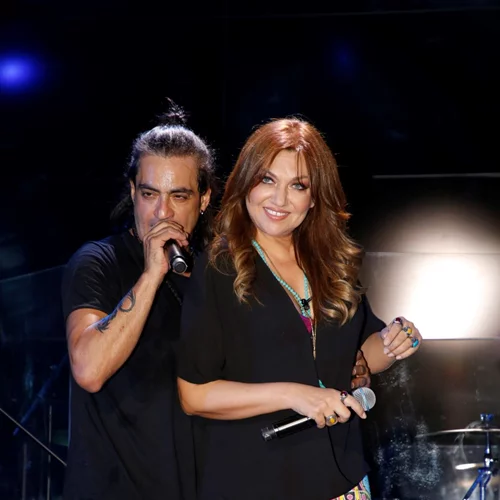 Καίτη Γαρμπή - Διονύσης Σχοινάς | Τραγούδησαν με το γιο τους στη Νέα Υόρκη