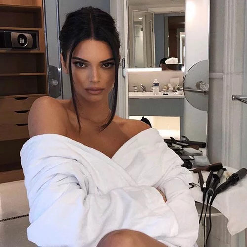 Η Kendall Jenner "ντύθηκε" κορίτσι του Austin Powers