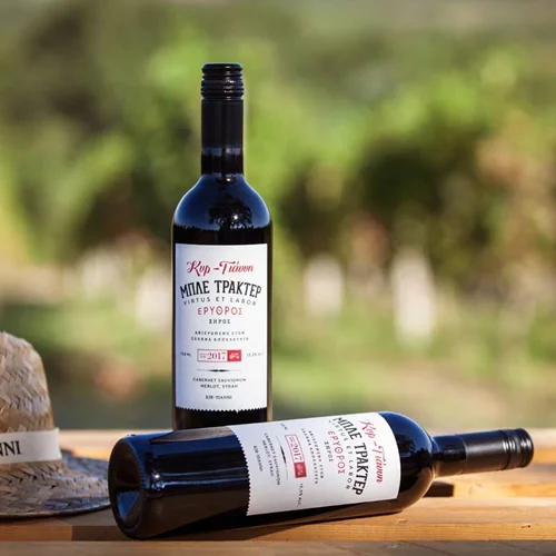 Μπλε Τρακτέρ: Το νέο κρασί της Κυρ-Γιάννη αφιερωμένο στον Έλληνα Αμπελουργό