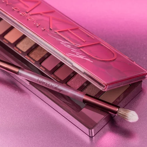 Γιατί αξίζει να αγοράσεις τώρα την Naked Cherry από Urban Decay!