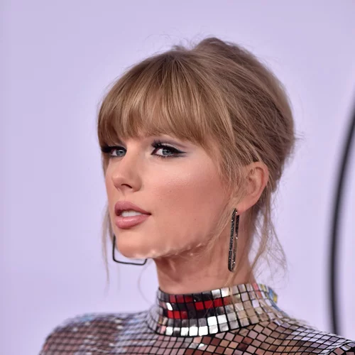 American Music Awards 2020 | To beauty look της Taylor Swift που παρέλαβε το βραβείο από το σπίτι της