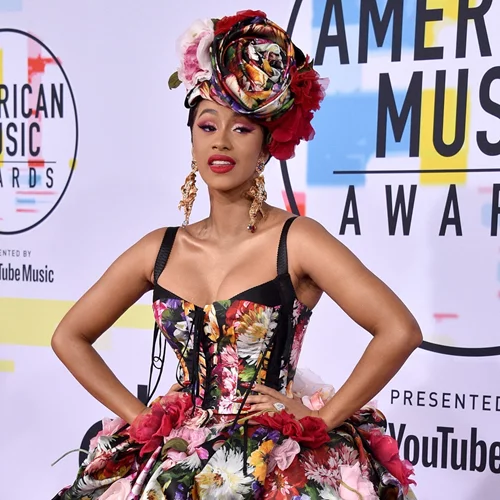 Cardi B | Δεν πιστεύεις για ποιον Έλληνα μιλάει το νέο της τραγούδι