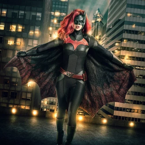 Batwoman | Ποια ηθοποιός θα υποδυθεί την πρώτη ομοφυλόφιλη superhero;