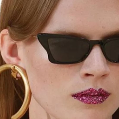 Τα πιο extra beauty looks που λατρέψαμε από τις πασαρέλες των Εβδομάδων Μόδας