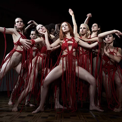 Ο σκοτεινός κόσμος του Suspiria έχει νέο trailer και είναι υπέροχο