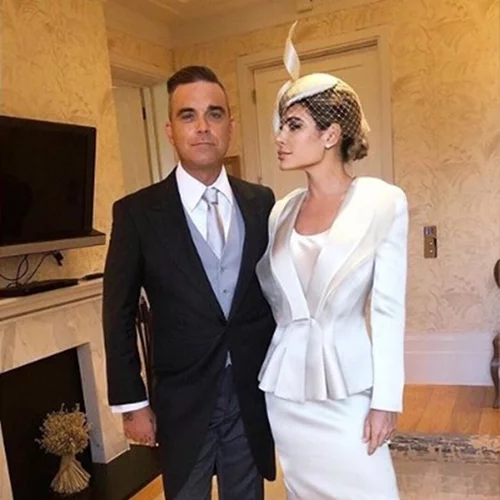 Robbie Williams | Το μεγάλο fail στο look της συζύγου του στο γάμο της Πριγκίπισσας Ευγενίας