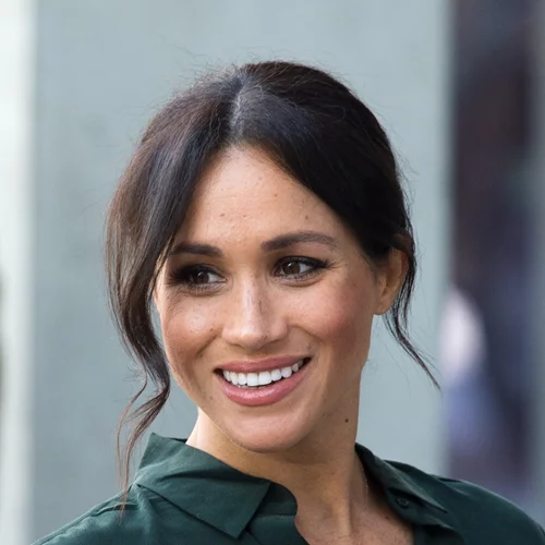 Το χτένισμα που θα κάνεις ως καλεσμένη σε κάθε φθινοπωρινό γάμο