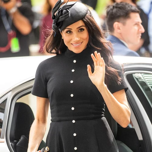 Μήπως η Meghan Markle προσπαθεί να μας πει κάτι με τα ρούχα της;