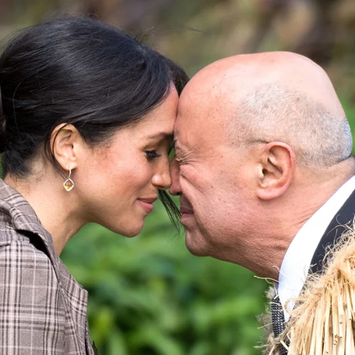 Meghan Markle - Πρίγκιπας Harry | Ο χαιρετισμός Hongi με τους Maori της Νέας Ζηλανδίας
