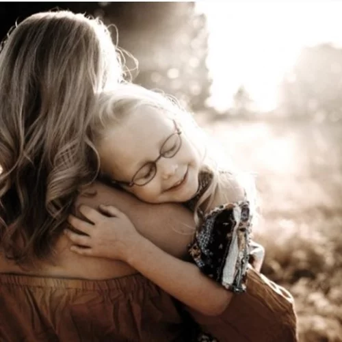 Αγαπημένη μου κόρη δεν μπορώ να είμαι φίλη σου όταν πρέπει να σου βάζω όρια