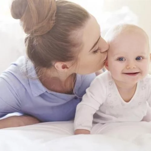 Η αγάπη της μητέρας για το μωρό της είναι ευλογία και ειρήνη