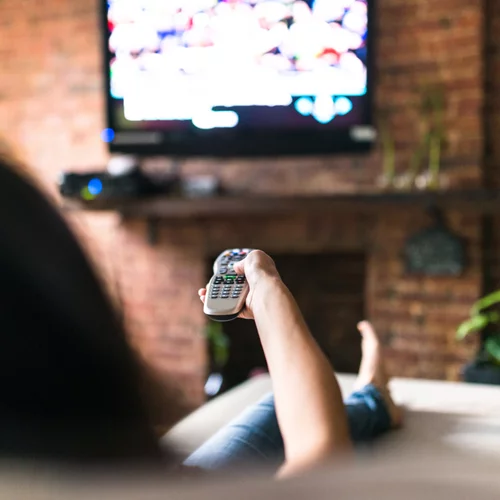 Μήπως έχεις εθιστεί στο να... βλέπεις σειρές; Έτσι ονομάζεται και επίσημα αυτή η νέα εξάρτηση!