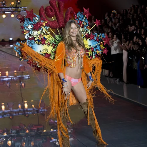 Behati Prinsloo | Ανακοίνωσε την επιστροφή της στο fashion show της Victoria's Secret!