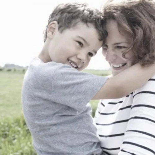 Τα 4 στοιχεία που είναι σημαντικό να εμπεριέχει η αγάπη μας για τα παιδιά μας