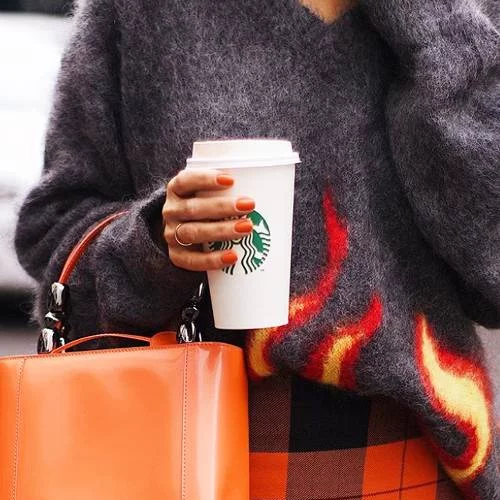 Η καρό φούστα από τα Zara που αγαπούν celebrities και fashionistas