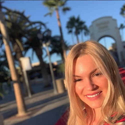 Βίκυ Κάβουρα | Απολαμβάνει το ταξίδι της στην Αμερική