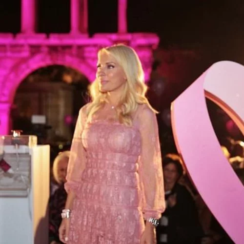 Ελένη Μενεγάκη | To Ολυμπίειο και η Πύλη του Αδριανού έγιναν ροζ!