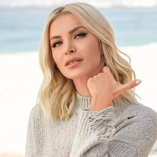 Κατερίνα Καινούργιου | Βόλτα στην Κηφισιά λίγο πριν την τηλεοπτική της πρεμιέρα