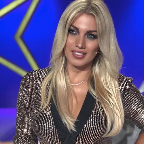 Κωνσταντίνα Σπυροπούλου | Βραδινή έξοδος με τις φίλες της στο Κολωνάκι