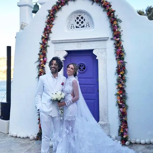 Επέτειος για την Αθηνά Οικονομάκου και τον Φίλιππο Μιχόπουλο | Η αδημοσίευτη φωτογραφία από τον γάμο τους