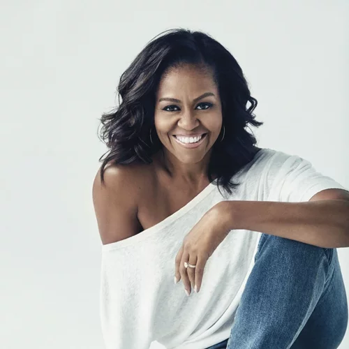 Michelle Obama | Λάνσαρε δική της σειρά ρούχων με τα αγαπημένα της quotes