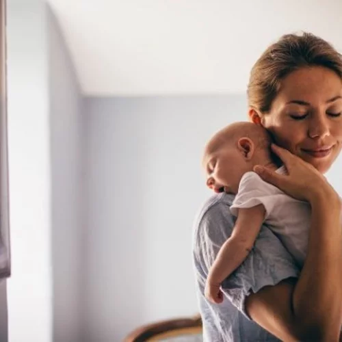 10 βασικά πράγματα που πρέπει να ξέρεις όταν επισκέπτεσαι ένα νεογέννητο