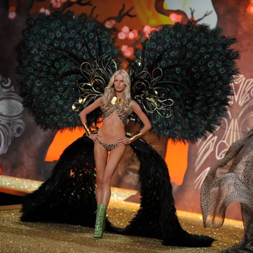 Η Karolína Kurková είναι έγκυος στο τρίτο της παιδί