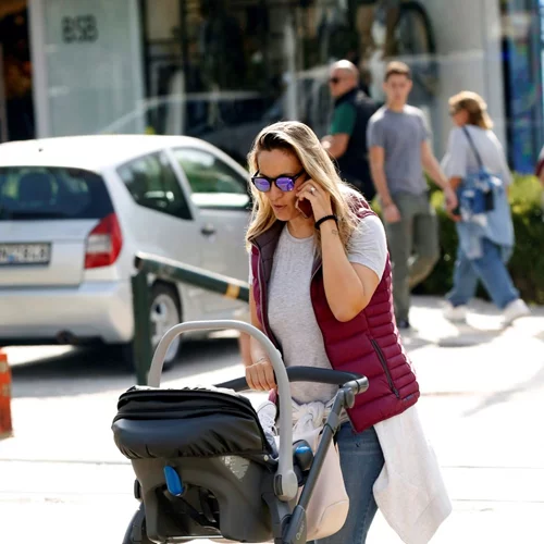 Ελεονώρα Μελέτη | Βόλτα στη Γλυφάδα με την μικρή Αλεξάνδρα