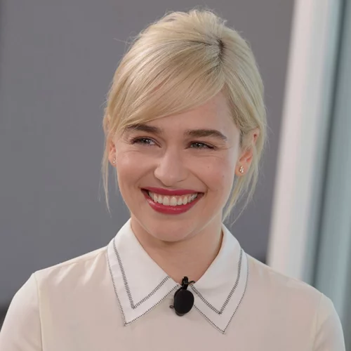 Πώς να χτενίσω τις αφέλειες και τη φράντζα; 7 τρόποι να στυλιζάρεις τις αφέλειες για να τις χαρείς