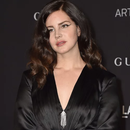 Η Lana Del Rey διασκεύασε τον ύμνο της Liverpool